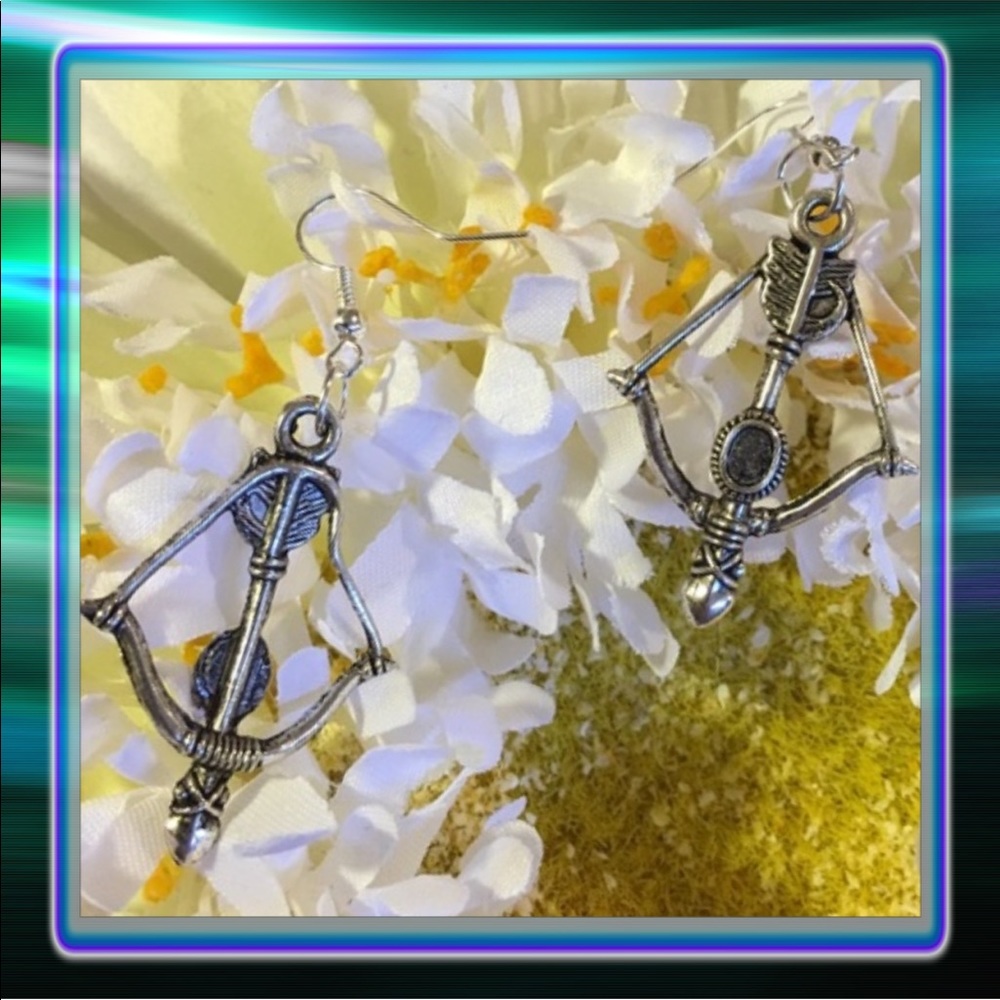 Hunger Games Earrings - Picture 3 of 6